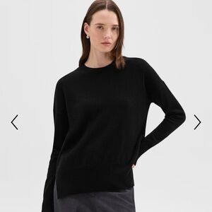 Theory Karenia Cashmere Sweater in Black M